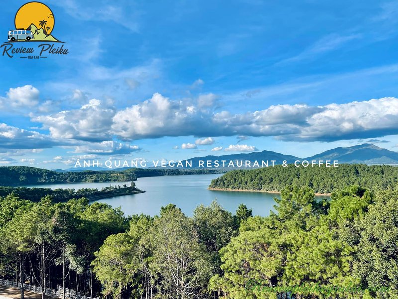 Quán cà phê Biển Hồ Gia Lai view đẹp