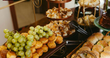 Cùng Tonkin Catering tìm hiểu catering service là gì?