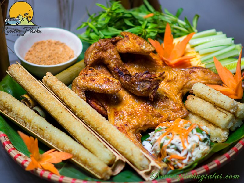 Gà nướng cơm lam đặc sản Măng Đen