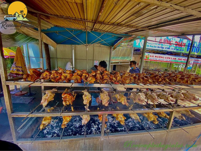 Quán gà nướng cơm lam ở Măng Đen