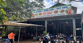 Quán gà nướng cơm lam ở Măng Đen ngon chuẩn vị