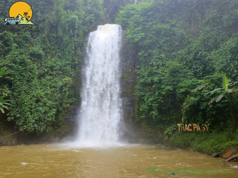 Đường đi thác Pa Sỹ Măng Đen