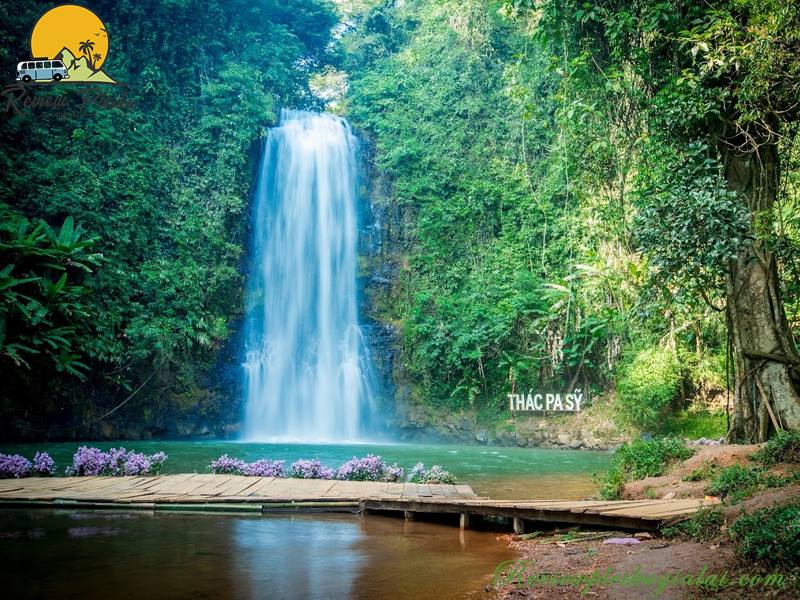 Đường đi thác Pa Sỹ Măng Đen